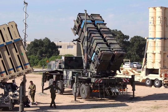 Mỹ và Israel đối mặt nguy cơ cạn kiệt tên lửa đánh chặn trong xung đột với Iran
