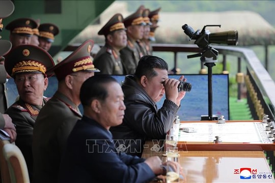 Triều Tiên thử nghiệm động cơ tên lửa nhiên liệu rắn và hệ thống phòng thủ xe tăng mới