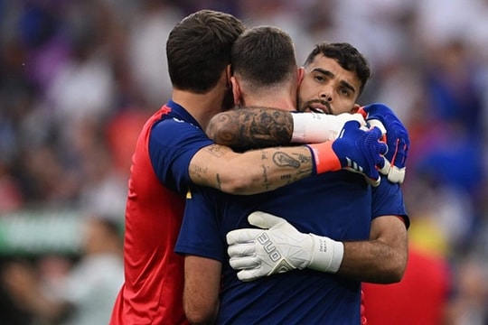 Nghịch lý thủ môn Tây Ban Nha: Vì sao Joan Garcia rực sáng vẫn khó có suất dự World Cup 2026?