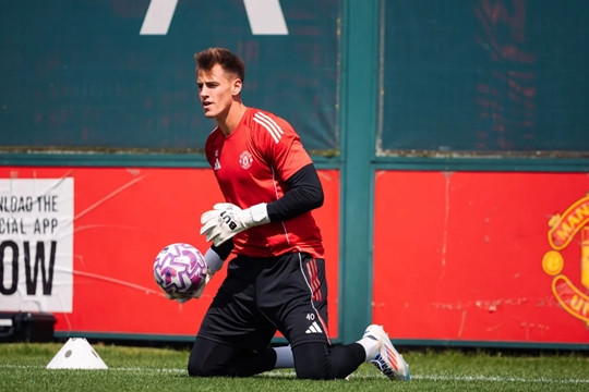 Man Utd và bài toán Radek Vitek: Tránh vết xe đổ Matej Kovar để không mất viên ngọc quý