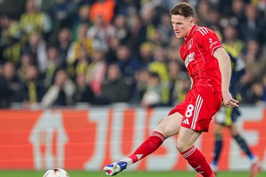 MU chiếm ưu thế trước Man City vụ chiêu mộ Elliot Anderson nhờ biến số Kobbie Mainoo