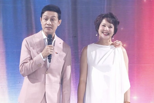 MC Diễm Quỳnh và Anh Tuấn hội ngộ xúc động nhân kỷ niệm 30 năm VTV3