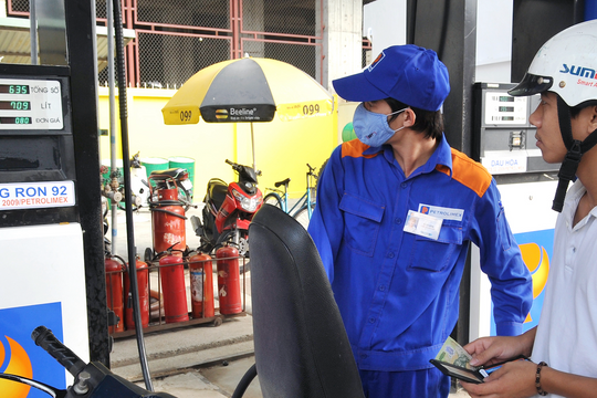 Quyết sách 'thần tốc' hạ nhiệt giá xăng dầu, ổn định kinh tế