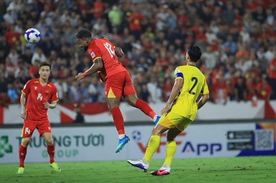 Nguyễn Xuân Son rực sáng với cú đúp, ĐT Việt Nam hạ gục Malaysia 3-1 tại Thiên Trường