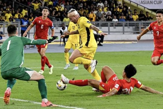 Tuyển Malaysia mất 8 trụ cột trước đại chiến Việt Nam: Đợi chờ song sát Faisal và Safawi