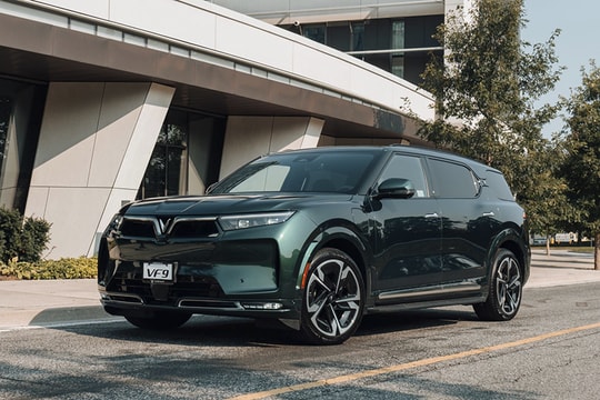 VinFast VF 9: SUV điện hạng sang sở hữu sức mạnh 402 mã lực và ưu đãi tới 220 triệu đồng