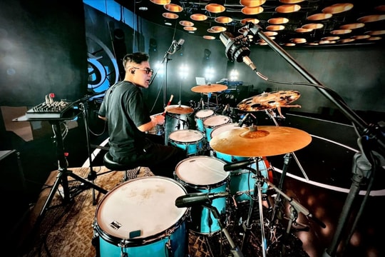 Drummer Nguyễn Hùng Cường: Đứng sau, giữ nhịp và truyền lửa