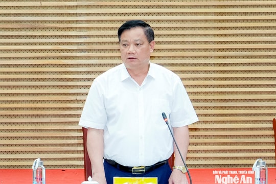 Thường trực Tỉnh ủy làm việc với Ban Thường vụ Đảng ủy các phường: Trường Vinh, Thành Vinh, Vinh Phú, Vinh Lộc, Vinh Hưng, Cửa Lò