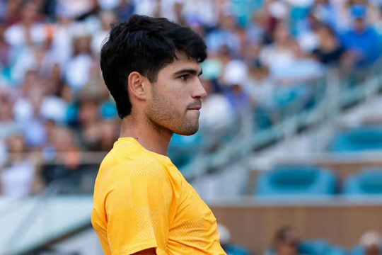 Carlos Alcaraz bùng nổ cơn giận tại Miami Open 2026: Phía sau sự rạn nứt tâm lý