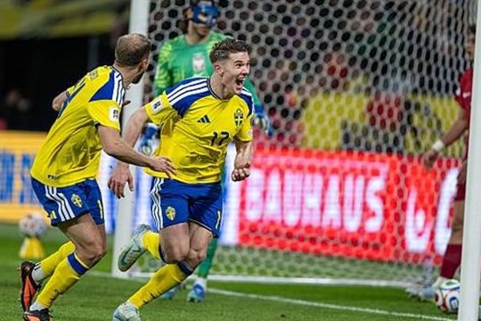 Viktor Gyokeres ghi bàn quyết định phút 88 đưa Thụy Điển giành vé dự World Cup