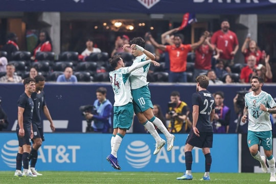 Bruno Fernandes rực sáng với cú đúp kiến tạo, Bồ Đào Nha hạ gục Mỹ 2-0