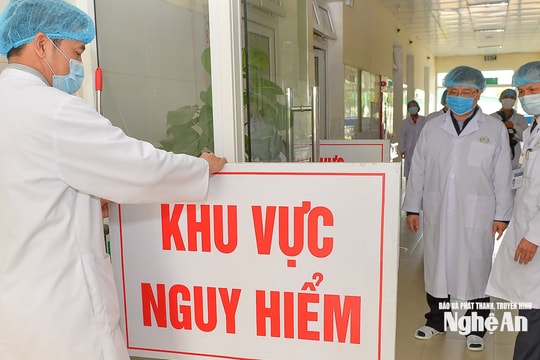 Bình tĩnh ứng phó với biến thể mới của COVID-19