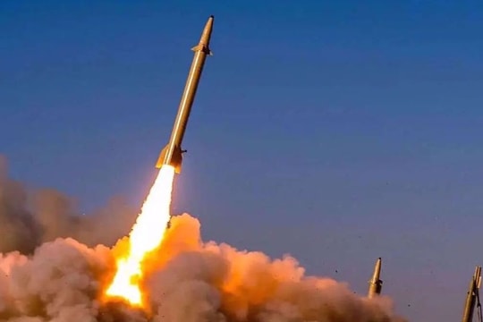 Iran nâng cấp tên lửa đạn đạo Etemad và chuẩn bị cho xung đột kéo dài