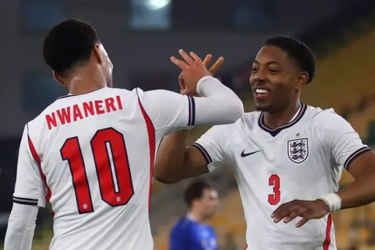 Nwaneri và Lewis-Skelly rực sáng giúp U21 Anh giành chiến thắng đậm 4-1