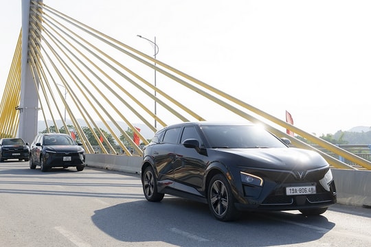 VinFast VF 7: SUV điện có giá lăn bánh từ 720 triệu đồng và ưu thế vận hành