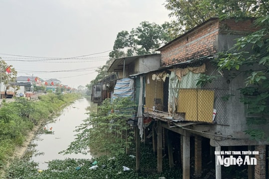 Xã Hưng Nguyên Nam giải tỏa công trình trên hành lang kênh 12/9 và hành lang tỉnh lộ 542C