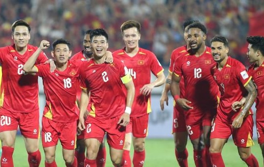 Việt Nam và Thái Lan cùng lập kỳ tích Top 100 FIFA sau hai thập kỷ