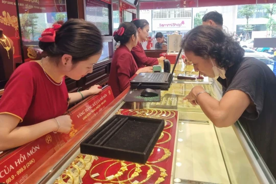 Giá vàng chiều nay 4/4/2026: Giá vàng SJC, giá vàng nhẫn 9999 và giá vàng thế giới