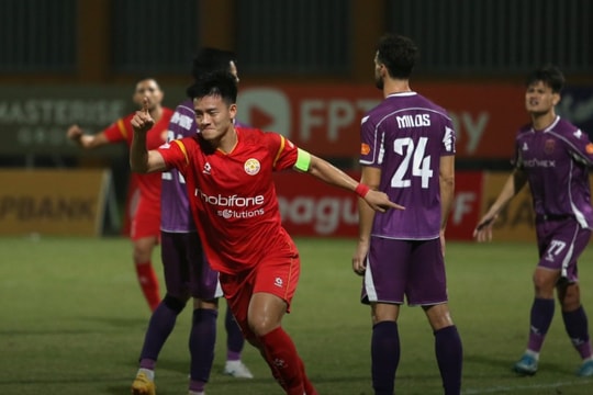 Thanh Nhàn 'từ tội đồ thành người hùng' giúp PVF-CAND chia điểm Becamex TPHCM