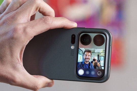 Xiaomi 18 Pro và 18 Pro Max lộ diện với màn hình phụ AI và pin dung lượng 7.000 mAh