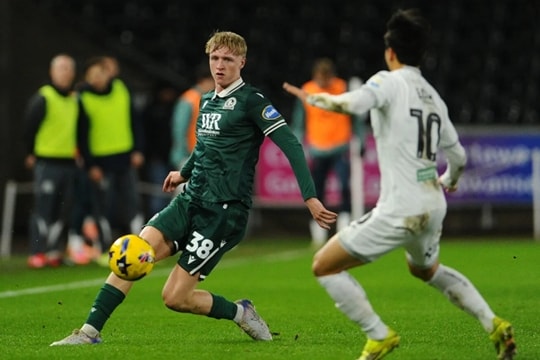 Manchester United quyết săn Tom Atcheson nhằm tránh lặp lại sai lầm Adam Wharton