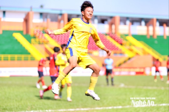 Thắng đậm U15 TP.HCM, U15 Sông Lam Nghệ An toàn thắng vòng bảng