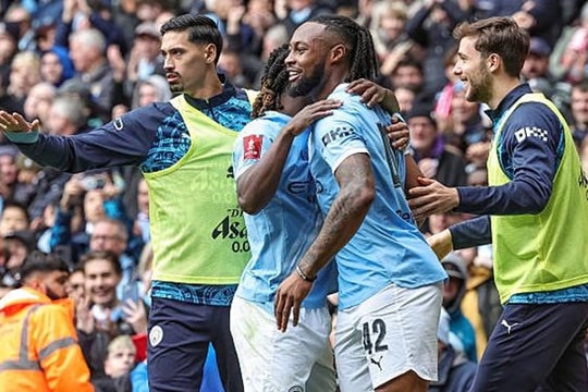Manchester City hủy diệt Liverpool 4-0: Pep Guardiola tìm thấy công thức tấn công tối ưu
