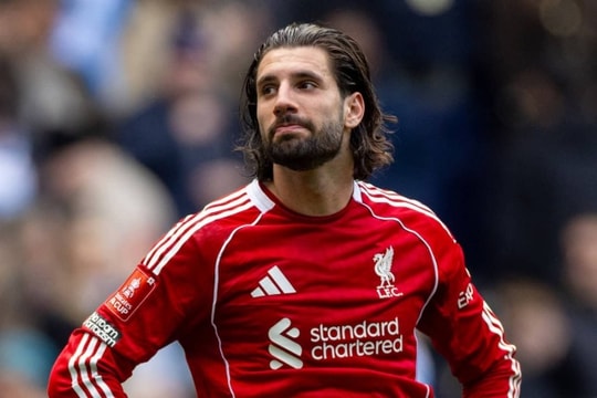 Dominik Szoboszlai và bài toán băng thủ quân: Khi tài năng chưa đi đôi với bản lĩnh tại Liverpool