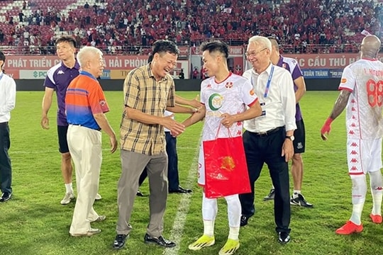 Hải Phòng thắng kịch tính Hà Nội FC, HLV Popov gây bão với phát ngôn về trọng tài