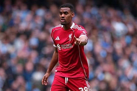 Lỗ hổng số 6 tại Liverpool: Khi Ryan Gravenberch không thể là tấm lá chắn