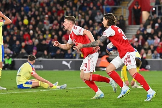Arsenal tiến sát ngôi vương Ngoại hạng Anh với 97% cơ hội vô địch