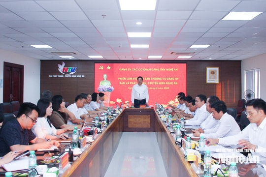 Đồng chí Hoàng Nghĩa Hiếu làm việc với Ban Thường vụ Đảng ủy Báo và phát thanh, truyền hình Nghệ An