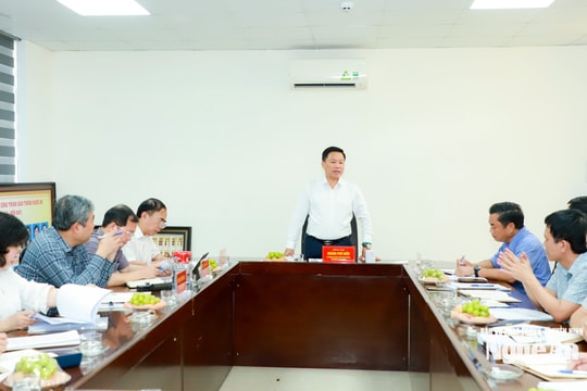 Phó Chủ tịch UBND tỉnh Hoàng Phú Hiền làm việc với Ban Quản lý dự án công trình giao thông Nghệ An