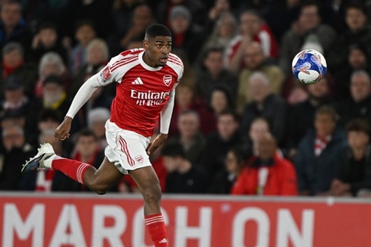 Arsenal đấu Sporting CP: Cristhian Mosquera là lời giải cho bài toán thay thế Jurrien Timber
