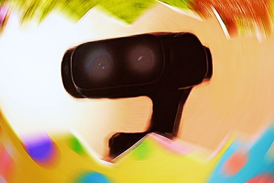 Insta360 Luna lộ diện với camera kép và zoom quang 3x đối đầu DJI Osmo Pocket 4