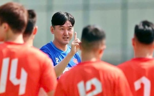 Trợ lý Lee Jung Soo chính thức chia tay đội tuyển Việt Nam và HLV Kim Sang Sik