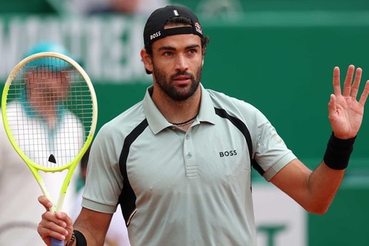 Matteo Berrettini tạo địa chấn khi hủy diệt Daniil Medvedev 6-0, 6-0 tại Monte Carlo