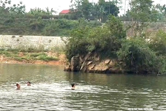 Học sinh lớp 9 ở Nghệ An tử vong nghi do đuối nước trên sông Hiếu