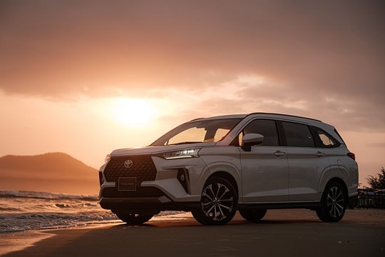 Toyota Veloz Cross 2026: Giá lăn bánh và ưu đãi 100% lệ phí trước bạ tháng 4