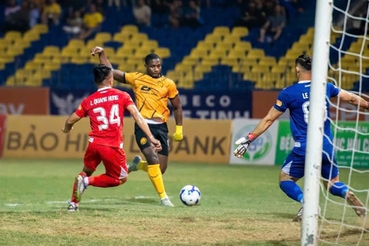 V-League và đề xuất tăng ngoại binh: Nguy cơ nội binh hóa 'người thừa' trên sân nhà