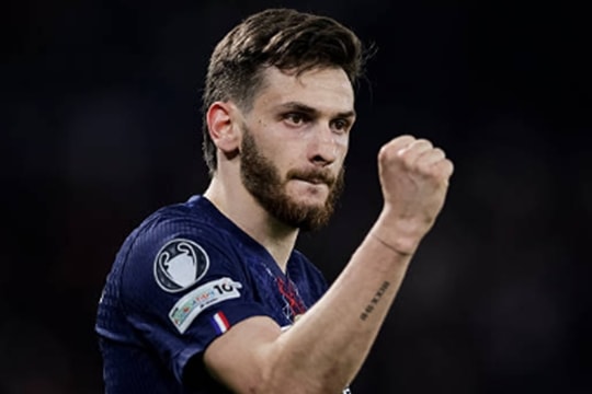 Kvaratskhelia rực sáng giúp PSG đánh bại Liverpool, thiết lập kỷ lục như Karim Benzema