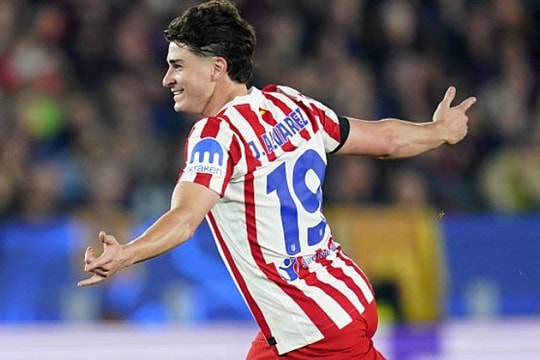 Julian Alvarez rực sáng tại Camp Nou, Atletico Madrid hạ gục Barcelona 2-0