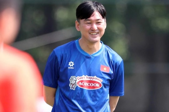 Trợ lý Lee Jung Soo rời tuyển Việt Nam: Tổn thất lớn cho 'vũ khí' bóng chết