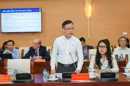 Các ngân hàng cam kết giảm lãi suất hỗ trợ doanh nghiệp sau cuộc họp với Thống đốc Phạm Đức Ấn