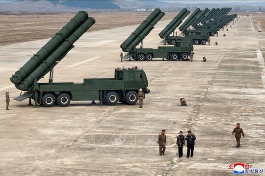 Triều Tiên công bố thử nghiệm tên lửa đạn đạo Hwasong-11 mang đầu đạn chùm