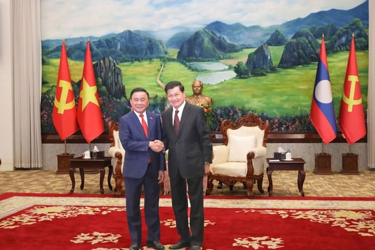 Bí thư Tỉnh ủy Nghệ An Nguyễn Khắc Thận tham gia đoàn đại biểu cấp cao Việt Nam thăm chính thức Lào