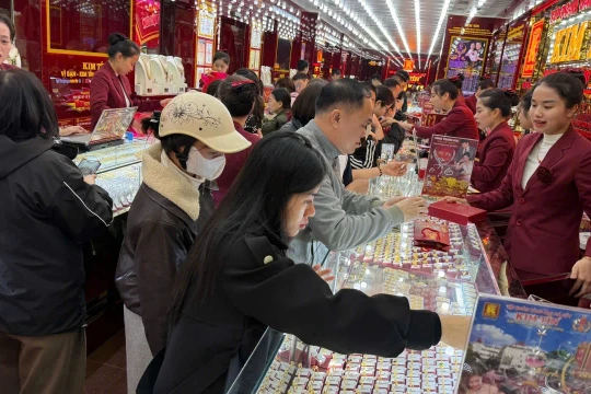 Giá vàng chiều nay 10/4/2026: Giá vàng SJC, giá vàng nhẫn 9999 và giá vàng thế giới