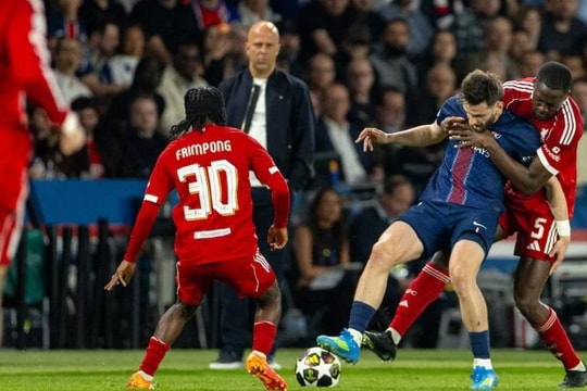 Canh bạc hậu vệ cánh của Arne Slot thất bại, Liverpool thua trắng 0-2 trước PSG