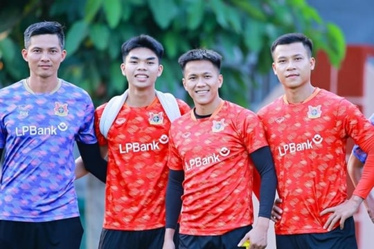 Nguyễn Lê Phát trở lại tập luyện, giải bài toán hàng công cho Ninh Bình