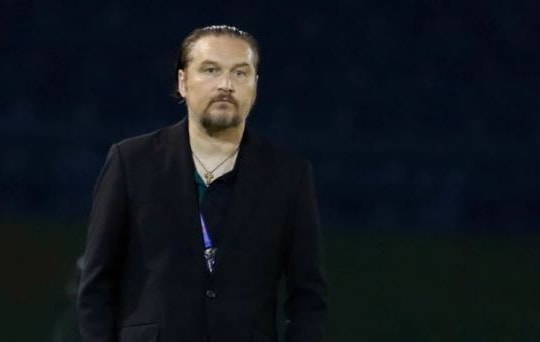HLV Velizar Popov thoát án phạt nguội sau phát ngôn công kích trọng tài FIFA